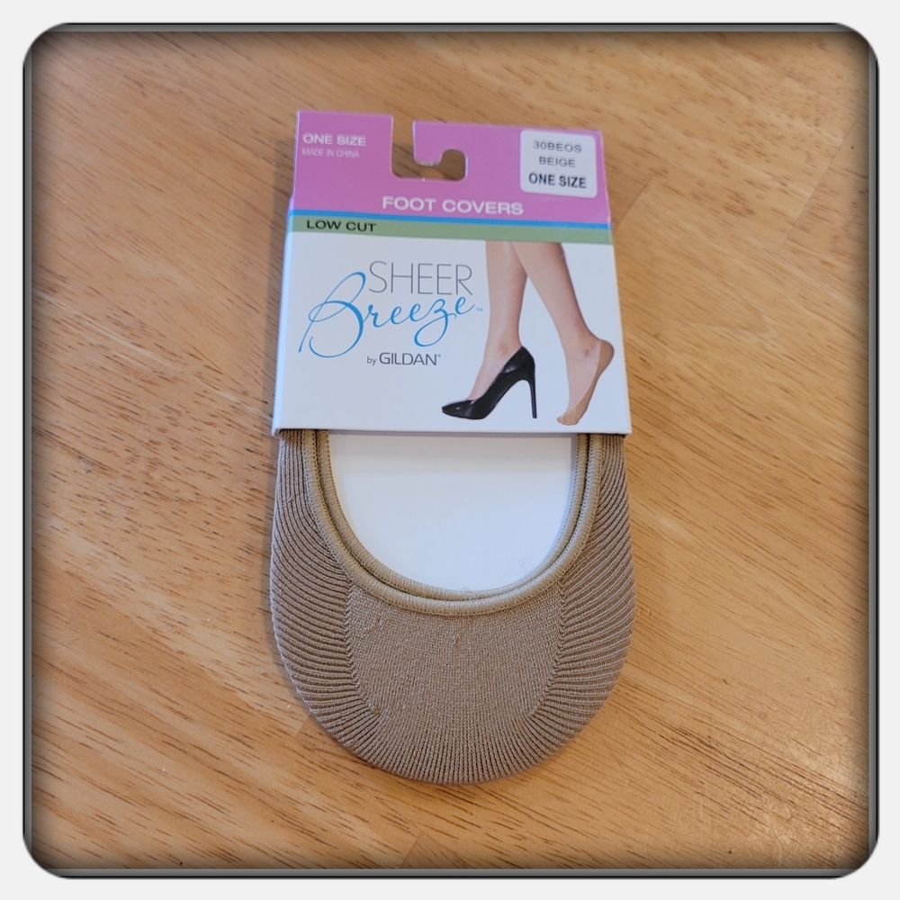 NWT Woman's Gildan Beige Low Cut Foot Covers